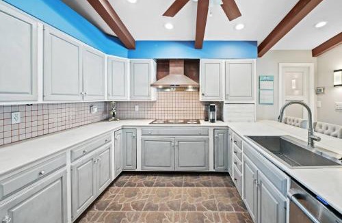 Survey Creek Villa | The Creek Resort - Revamped Chic 4BR Haven with Massive Pool, Hot Tub, and Outdoor Space