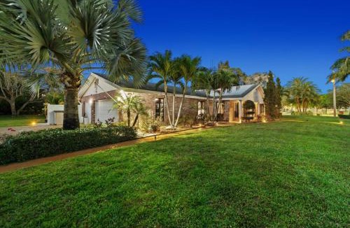 Survey Creek Villa | The Creek Resort - Revamped Chic 4BR Haven with Massive Pool, Hot Tub, and Outdoor Space