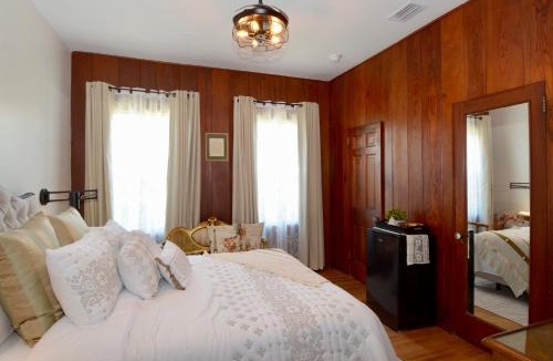 Canal Point Bed & Breakfast | The Cypress Lodge
