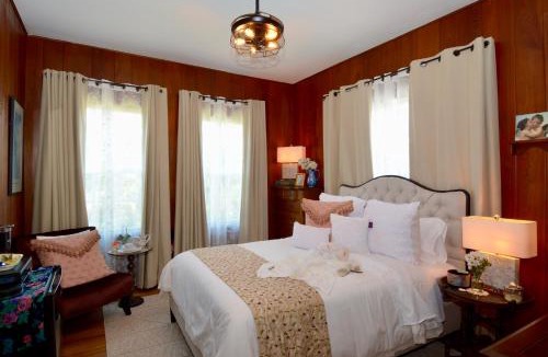 Canal Point Bed & Breakfast | The Cypress Lodge