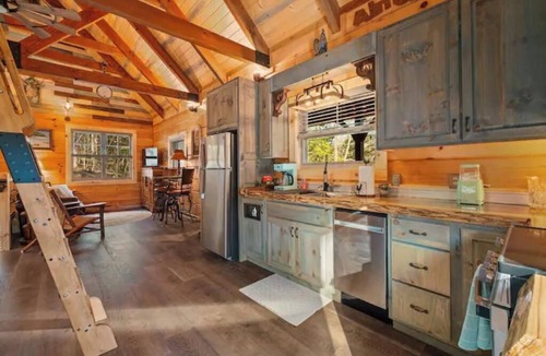 Cherry Log Cabin | THE DREAM ROOM/Quiet & Romantic new build - Blue Ridge/Cherry Log GA.