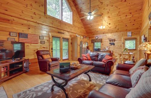 Sevierville House | ‘The Dreamer's Nest’ Sevierville Cabin w/Hot Tub!