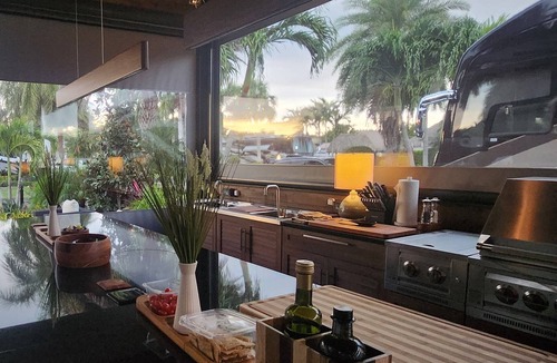 Margate House | The duo of a prestigious holiday home and the comfort of a luxurious Motor Coach