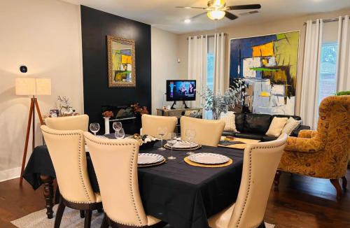 Lithonia House | The Entertainment House Sleeps 8 Near Mall