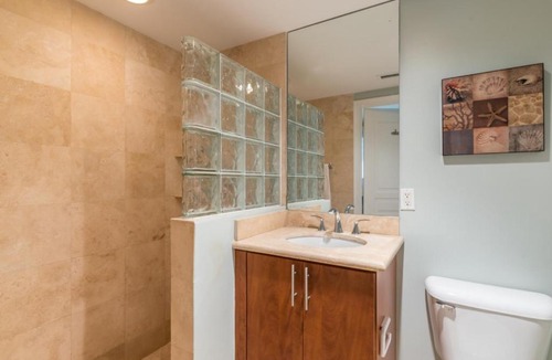South Pointe Apartment | The Fountain 203 - One Bedroom Condominium