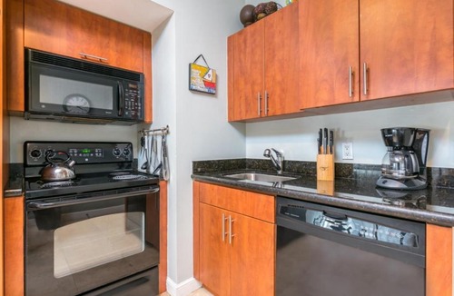 South Pointe Apartment | The Fountain 203 - One Bedroom Condominium