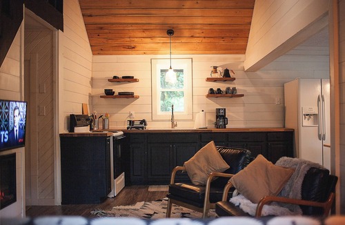Rye Valley Cabin | The Goodday Getaway - cozy modern mountain cabin