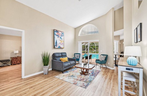 Royal Palm Beach House | The Gordon Camelot|4bedrooms | 3 bathrooms| Pool House