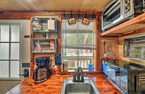 Brices Creek Apartment | 'The Gosling' Studio Cabin w/River Access!