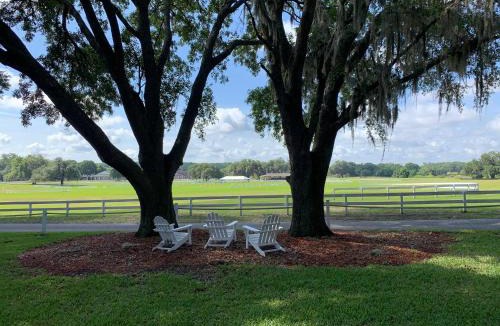 Lady Lake Resort | The Grand Oaks Resort
