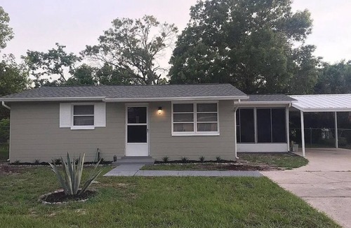 Spring Hill House | 🪴The Green Bungalow🪴 Clean Modern Comfort