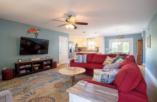 Tranquil Harbour House | The Gypsy Rose: Private Pool - 5 Minute Walk from Beach and Splash Pad!