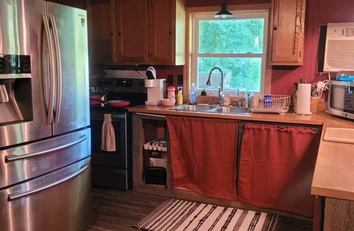 Evensville House | The Hideaway - Private Mini-Farm Retreat for two