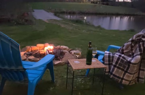 Evensville House | The Hideaway - Private Mini-Farm Retreat for two