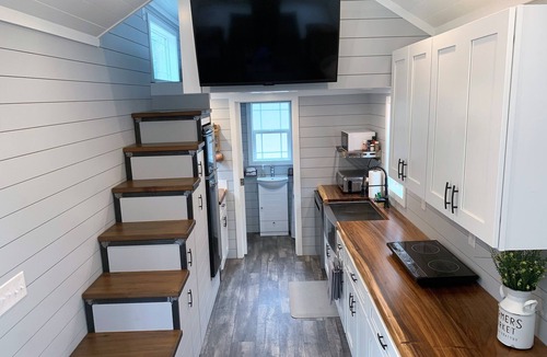 Flat Rock Apartment | The Honey Crisp @ Backyard Apple Cottages