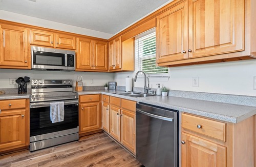Lake Oconee House | The Lake Escape, Sleeps 8, Big Deep Water, Kayaks, Lily Pad + MORE!