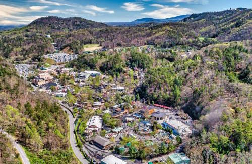 Dandridge House | The Lake House by Venture Smoky Mountains