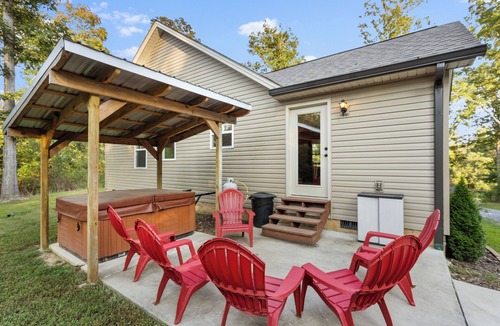 Ocoee House | The Last Eddy is 2-bedroom/2 bath house tucked away in charming Ocoee TN
