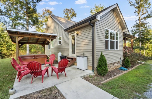 Ocoee House | The Last Eddy is 2-bedroom/2 bath house tucked away in charming Ocoee TN