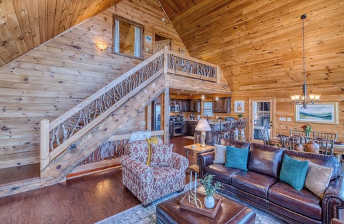 Ridges Over the Lake Cabin | The Looking Glass - pets-view-fireplaces-hot tub