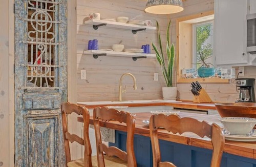 Bid-a-wee Beach House | The Lost Pearl ~ Historic Dog-Friendly Cottage by Private Bid-A-Wee Beach