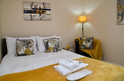 South Shields Apartment | The Lower Deck-South Shields 4 seperate beds sleeps 5 Contractor and Long Stay Rates