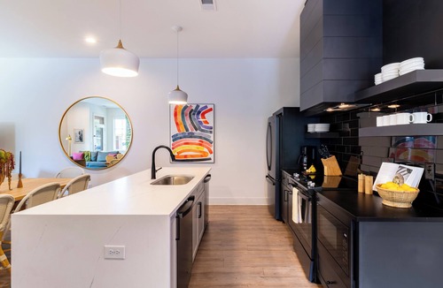 Germantown Apartment | The Magnolia #2 by AvantStay | Germantown, Balcony