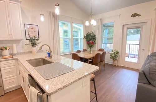 Pleasant Street House | The Mangrove Suite 🌿 JUST BUILT Family-Frndly