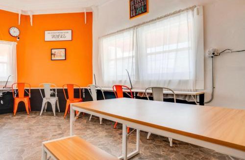 Davenport Hostel | The Miami Hostel - Free Dinner - Women Rooms -Men Rooms -Fast Wi-Fi - Free Coffee - 24hr check in Available
