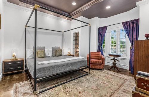 East Fort Lauderdale House | The Modern Castle Canal View Access Rooftop Living Greenhouse VlLLAS