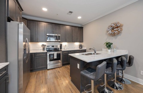 The Nations Apartment | The Nations | Modern 2BR | Parking | Sleeps 6
