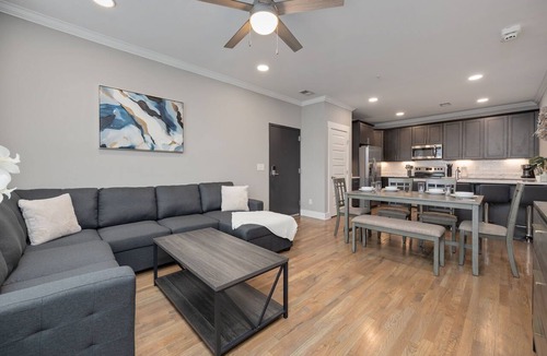 The Nations Apartment | The Nations | Modern 2BR | Parking | Sleeps 6