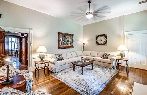 Tazewell House | The Nicketti Johnston Room
