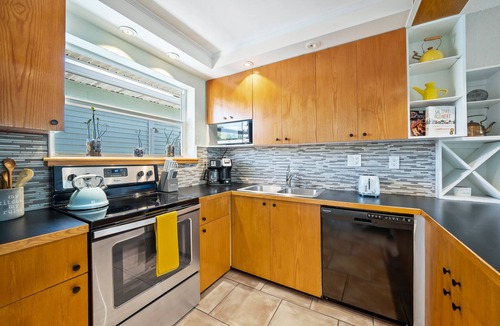 Snug Harbor Estates House | The Oasis House, heated pool/jacuzzi walk to beach