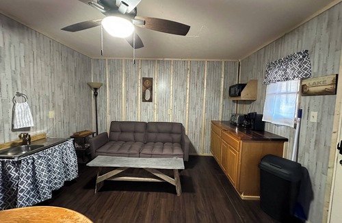 Lupton City RV Rental | The Ole Place ; Cozy cabin in charming Whitwell with AC