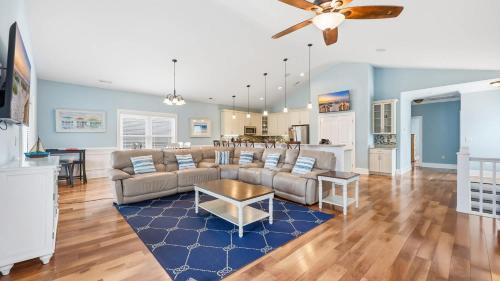 Windy Hill House | The Palm Luxury Beach House w Pool and Game Room
