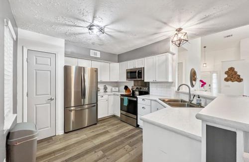 Summerville House | The Paramour comfy home with ground floor bedroom and fenced in yard