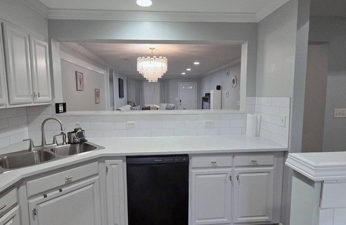 Davis Lake - Eastfield House | The peaceful Oasis.A Charming peaceful spacious 3 beds home in Charlotte
