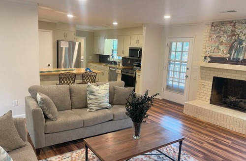 Tuscaloosa Apartment | The Peach Grove Pad