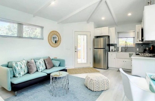 Disston Heights House | The Peacock Cottage/Downtown 10min