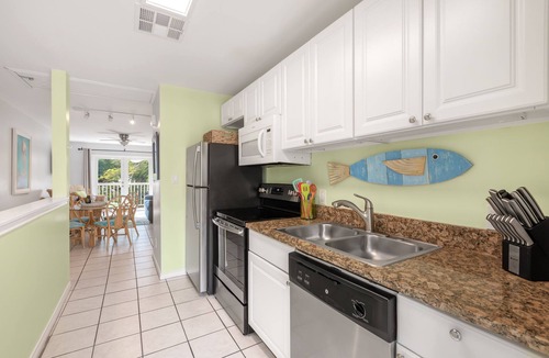 Truman Annex Condo | THE PELICAN PEARL ~ Charming 2 BR/1 Ba Condo in Truman Annex!