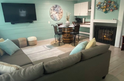 Carrabelle Cottage | The Pelican Post 1 bedroom beach cottage