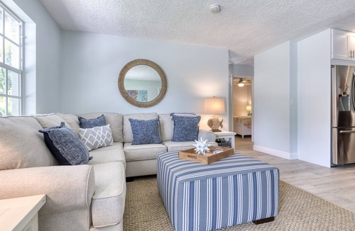 Palm Beach Gardens House | The Pelican Villa | Large Pool + Firepit!