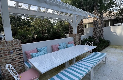 Fairhope House | The Pink House in Fairhope, AL - less than a mile from The Grand Hotel!