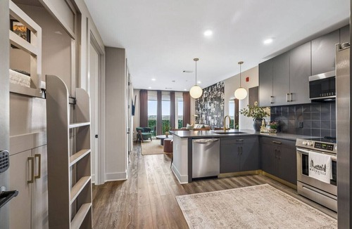 Rolling Mill Hill Apartment | THE Place: Chic 1BR|Heart of Nashville|Rooftop|Gym