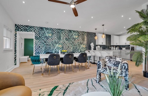 Lake Ridge House | The Playful Oasis