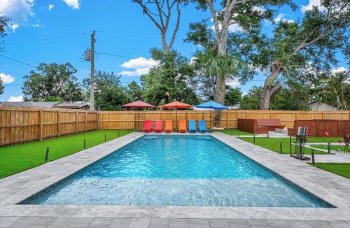 Bradenton House | The Rainbow Lagoon - Pickleball, Heated Pool, Golf