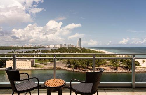Bal Harbour Resort | The Ritz-Carlton Bal Harbour, Miami