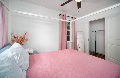 Riverside House | The Riverside area is a perfect place for a relaxing retreat or work trip