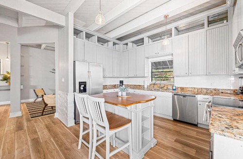 Temple Crest House | The Roller Coaster River Retreat